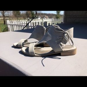 Gray Sandals Size 7